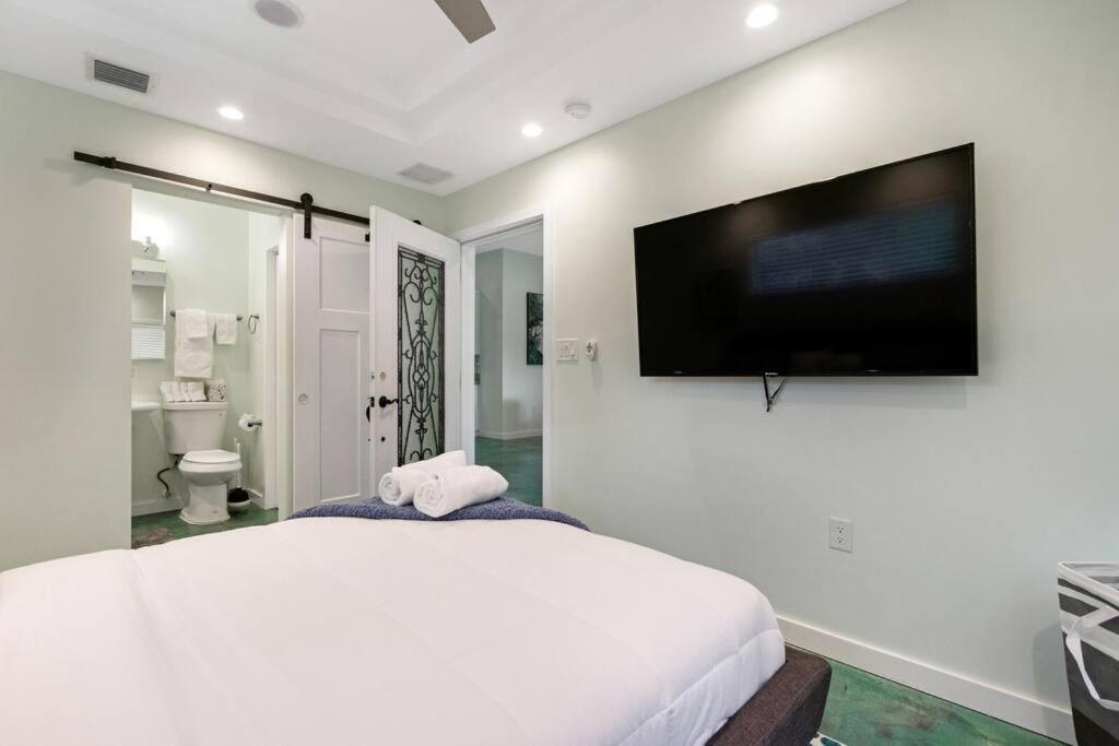 Heated Pool I Soundproof Home I Firepit I 630Mbps Hollywood Bagian luar foto