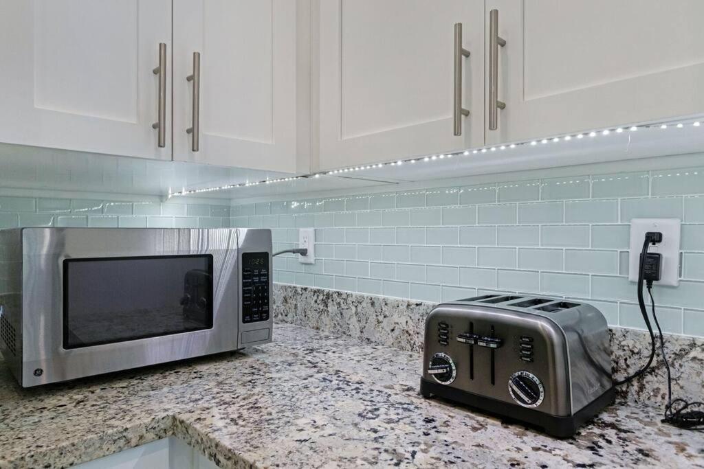 Heated Pool I Soundproof Home I Firepit I 630Mbps Hollywood Bagian luar foto