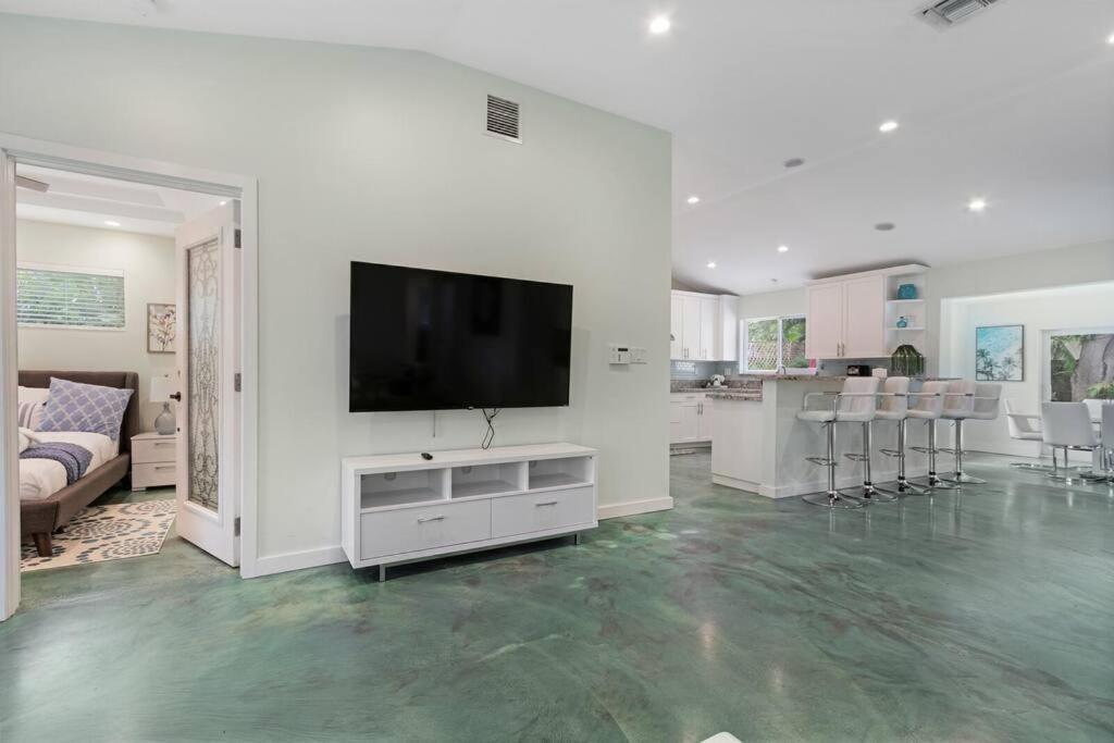 Heated Pool I Soundproof Home I Firepit I 630Mbps Hollywood Bagian luar foto