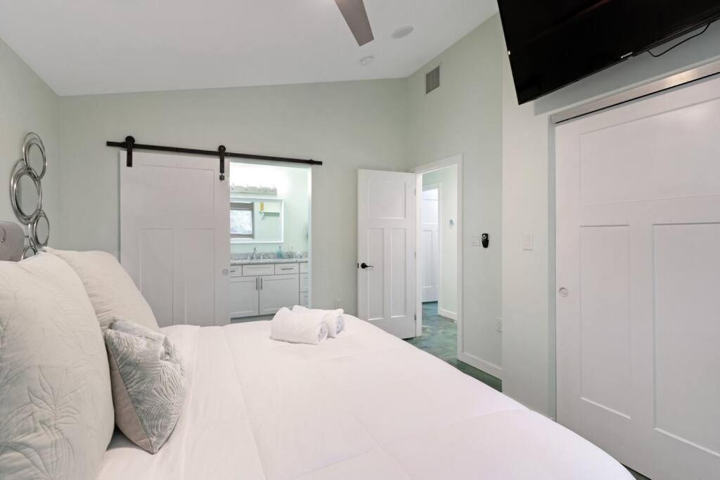 Heated Pool I Soundproof Home I Firepit I 630Mbps Hollywood Bagian luar foto